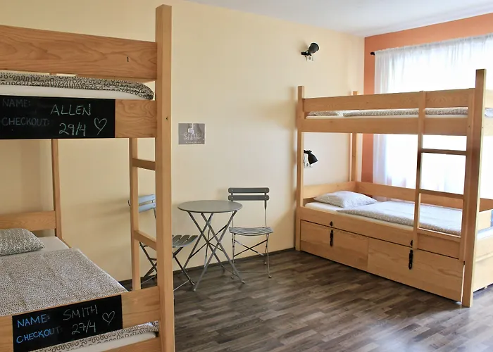 Falling Lakes Hostel Korenica