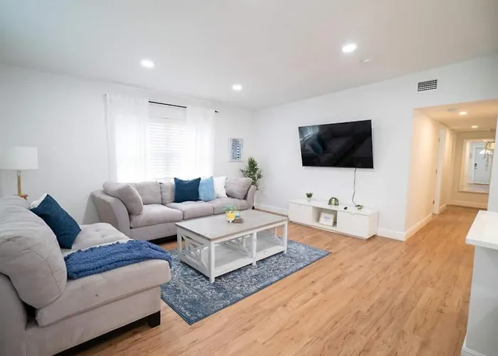 Beautiful Spacious Stylish Near Busch Gardens Tampa