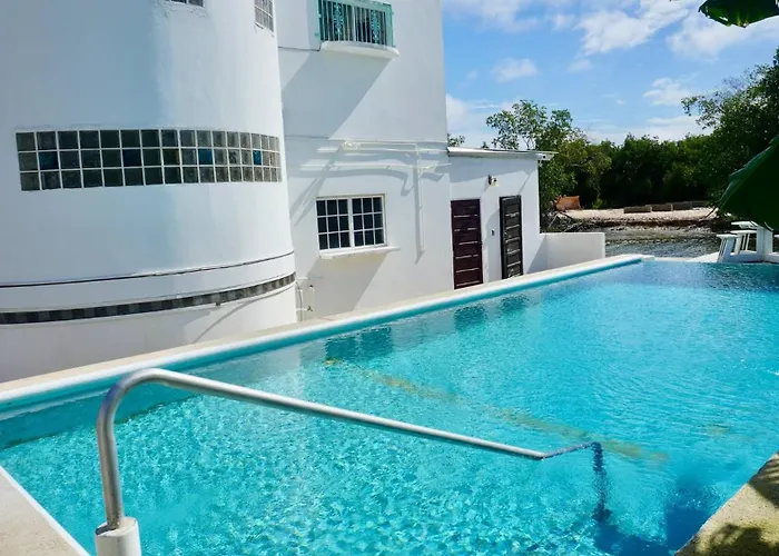See Belize Waterside Sea View Family Apt For 6 With Kitchen, Balcony, Infinity Pool & Overwater Deck, 2Nd Floor Belize City