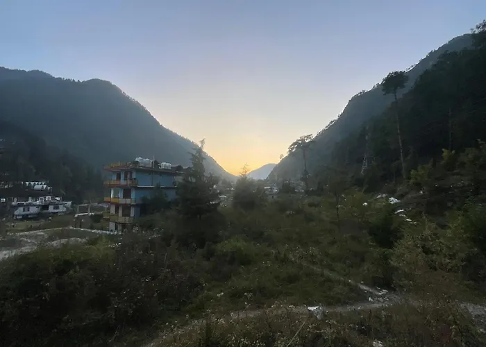 Crown Plaza Hotel And Cafe Kasol