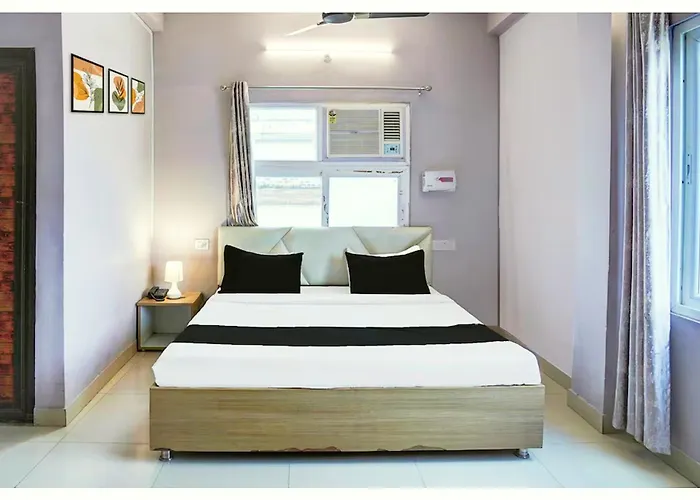 Mall Road -R L Hotel Near Naini Lake - View From Room Balcony - Wilfi With Parking And Room Services - Best Hotel In Nainital