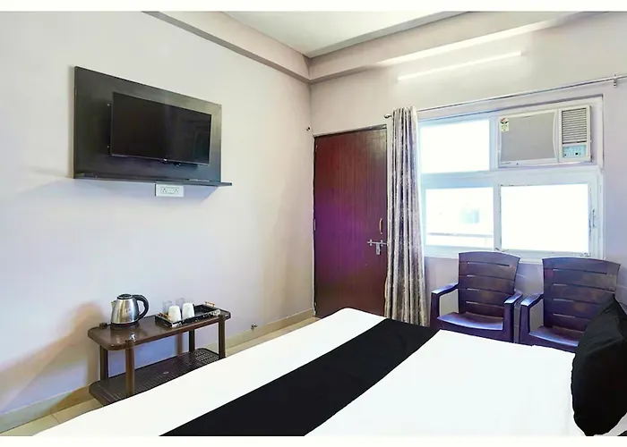 Mall Road -R L Hotel Near Naini Lake - View From Room Balcony - Wilfi With Parking And Room Services - Best Hotel In Nainital