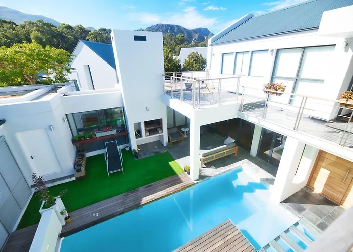 On Golf Estate Sea & Mountain Views Design Winner Hermanus
