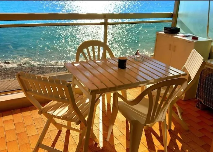 Seafront Studio With Private Terrace And Free Parking Menton