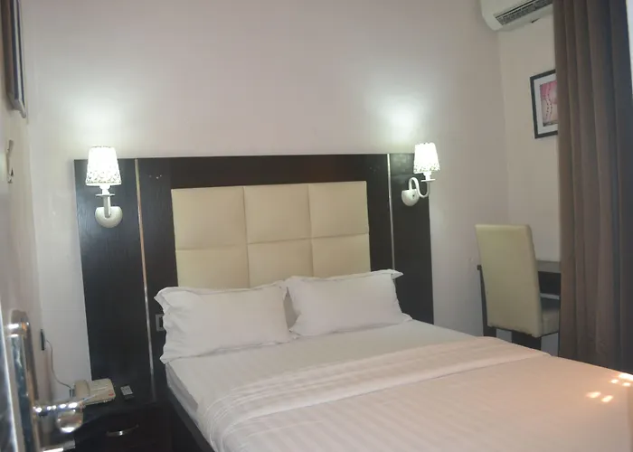Mac Dove Lounge & Suites Lagos