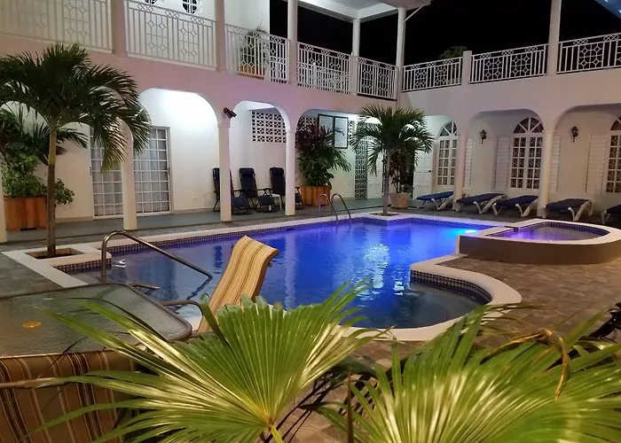Mais Oui Villa Discovery Bay