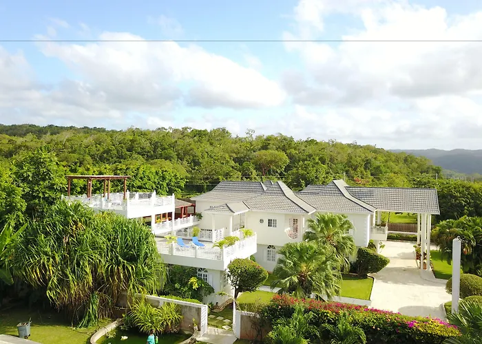 Mais Oui Villa Discovery Bay