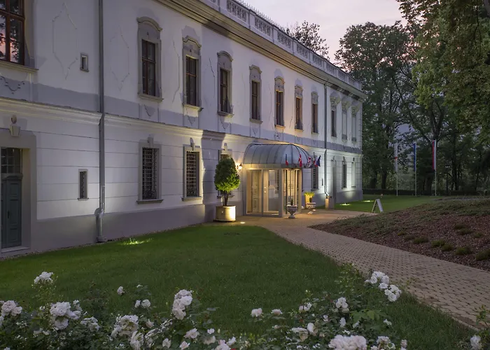 Hotel Gino Park Palace - Kastiel Orlove Povazska Bystrica