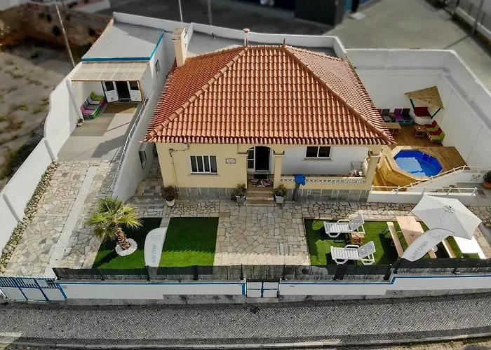 Surfer'S Den Ericeira Hostel