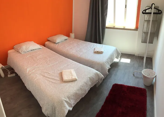 Surfer'S Den Ericeira Hostel