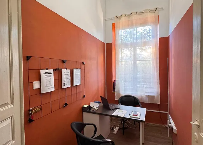 Bee Hostel Limassol