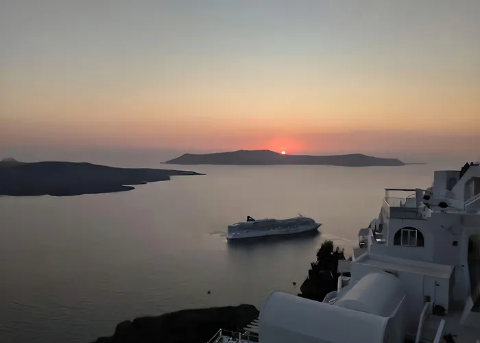 Anemos Fira Caldera View Hotel