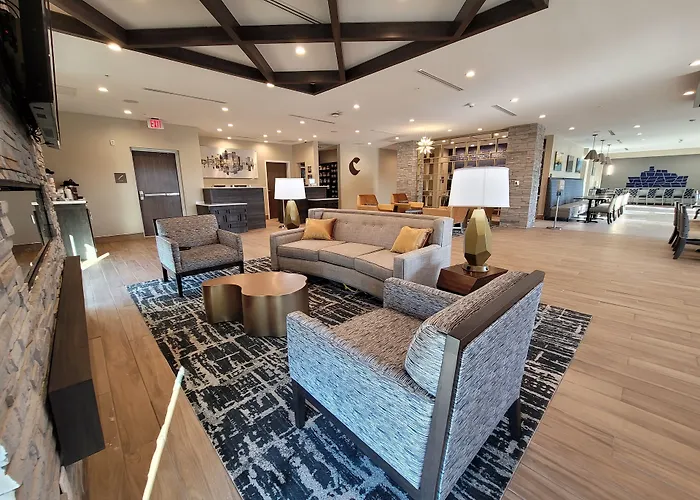 Comfort Inn & Suites Jacksonville - Orange Park Near Naval Air Station