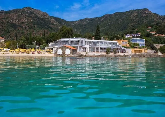 Roc Hotel - Hotel 4 Etoiles Les Pieds Dans L'Eau Le Lavandou