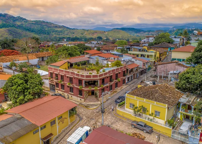 Hotel Acropolis Maya Copan