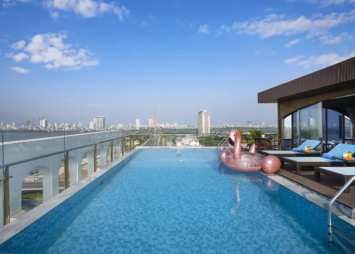 Gold Plaza Hotel - Located Just 100M From The Walking Street Danang