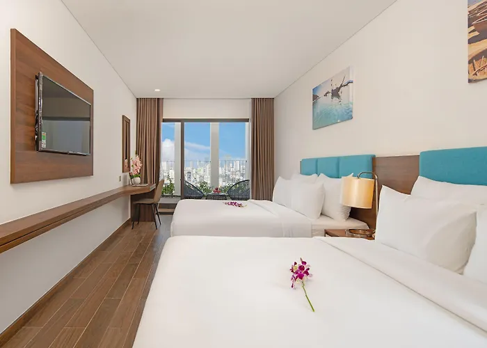 Gold Plaza Hotel - Located Just 100M From The Walking Street Danang