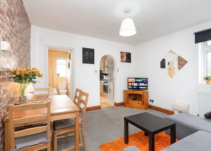 Regalia Living Apartment In Southampton