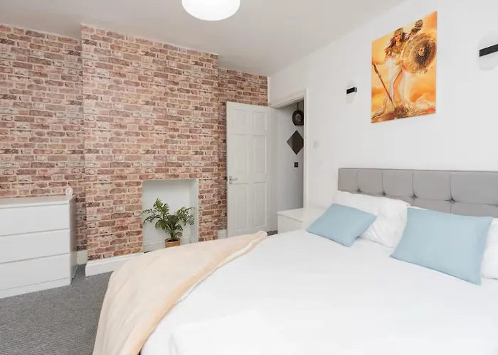 Regalia Living Apartment In Southampton