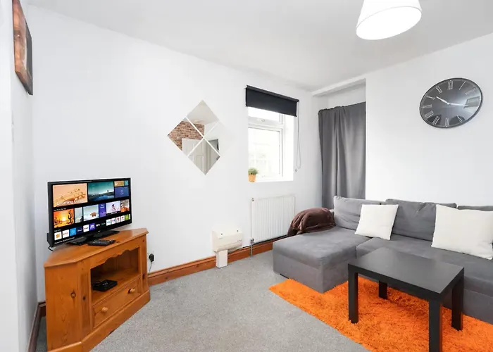 Regalia Living Apartment In Southampton