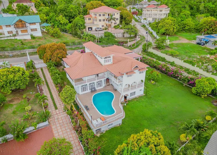Villa Amore Jamaica - Between Montego Bay & Ochi Rios Includes Cook Discovery Bay