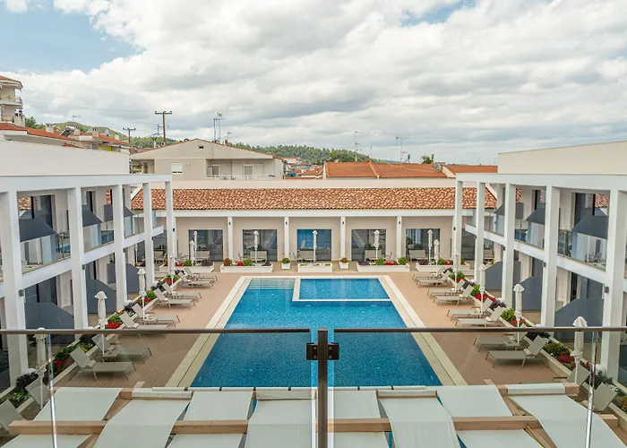 Mirror Hotel Polychrono