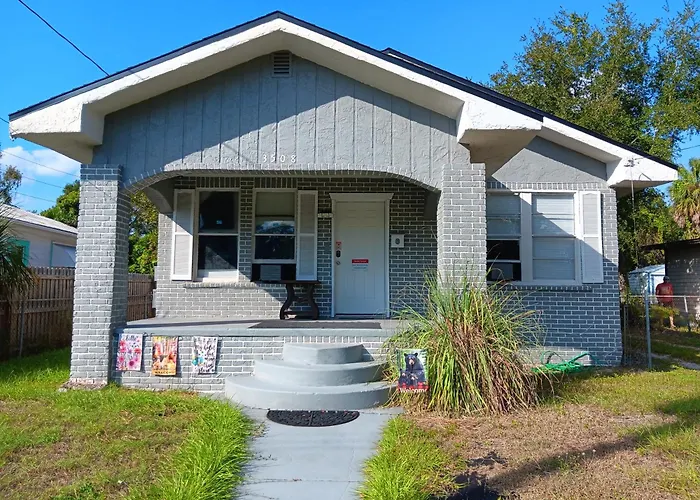 Hostel Tampa, 15 Minutes To Airport, Near Ybor City, Downtown, Self Check-In