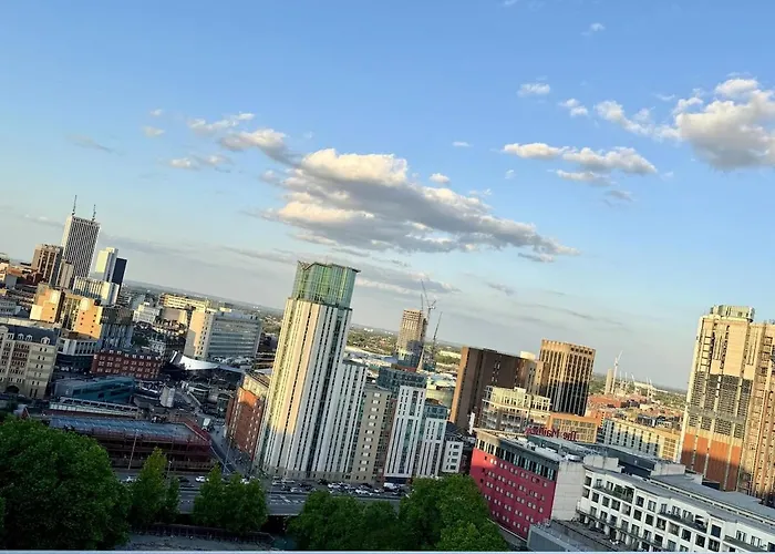 Luxury City Penthouse Near Mailbox 2Br Free Parking Birmingham