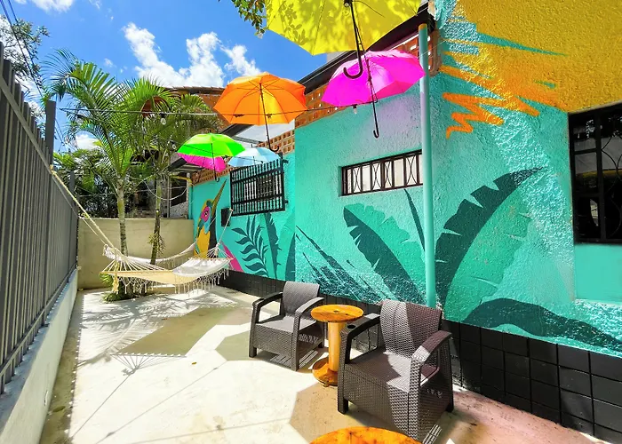 Baku Laureles Hostel Medellin