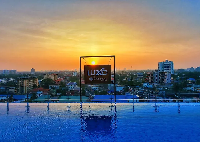 Luxo Kochi Hotel