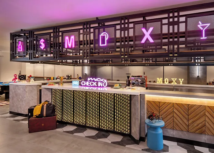 Moxy Solo Hotel