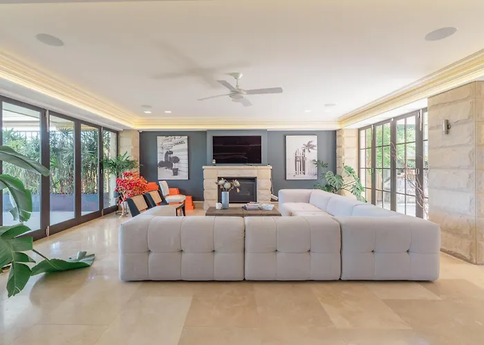 Private Waterfront Estate Near City & Beach Sydney