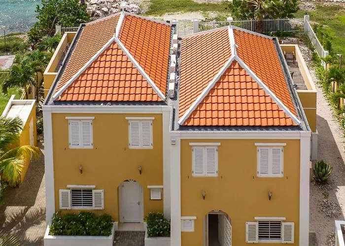 Oceanfront Colonial Villa With Pool Willemstad
