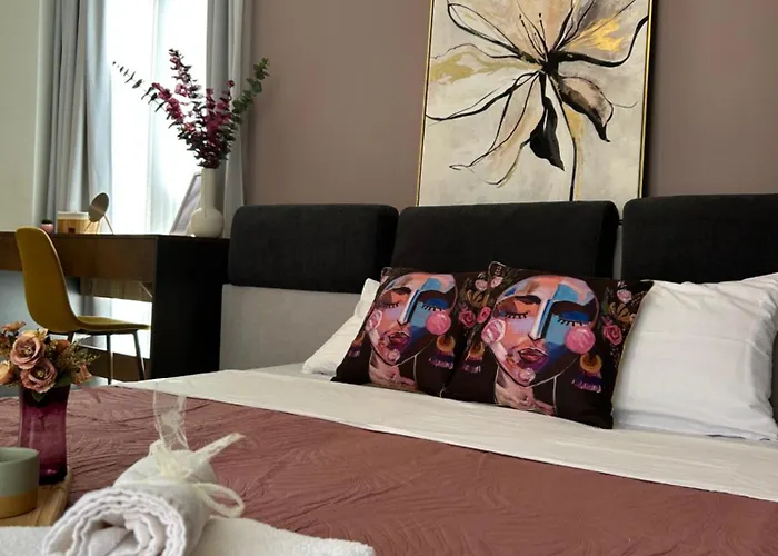 Rea Liliya - Artistic And Inviting Nook Apartment Sofia