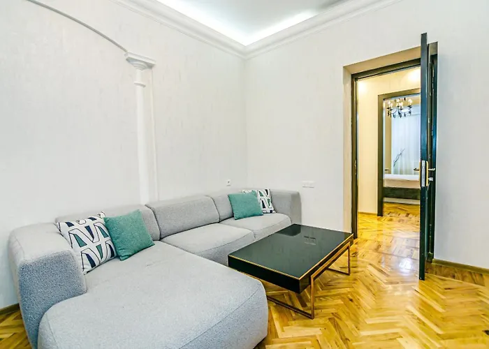 Apartment In The Targovu Baku
