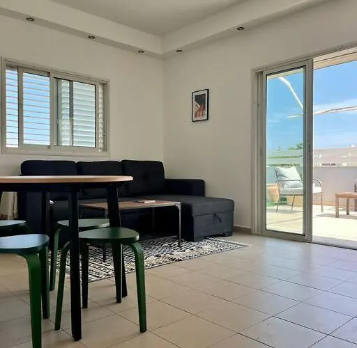 Penthouse With A Lovely View Tel Aviv