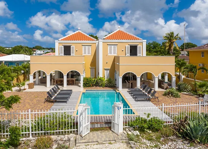 Oceanfront Colonial Villa With Pool Willemstad