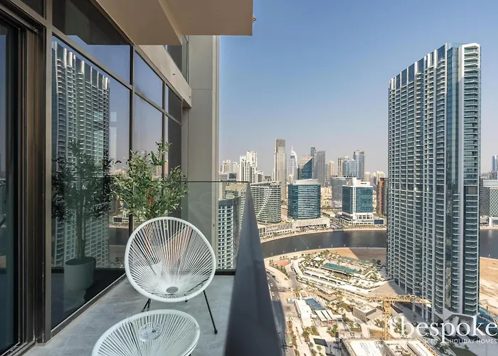 Bespoke Holiday Homes - Elegant 2Br Waterfront Stay With Canal View Dubai