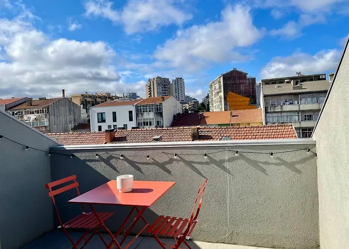 Sunny Rooftop Duplex With Elevator Near Iconic Bridge Vila Nova de Gaia