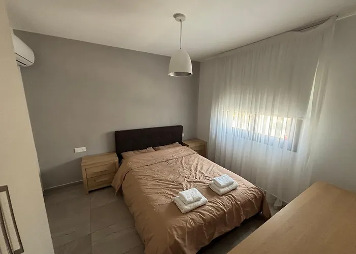 Mordern 2Bd Apt Perfect For Family Or Group Larnaca