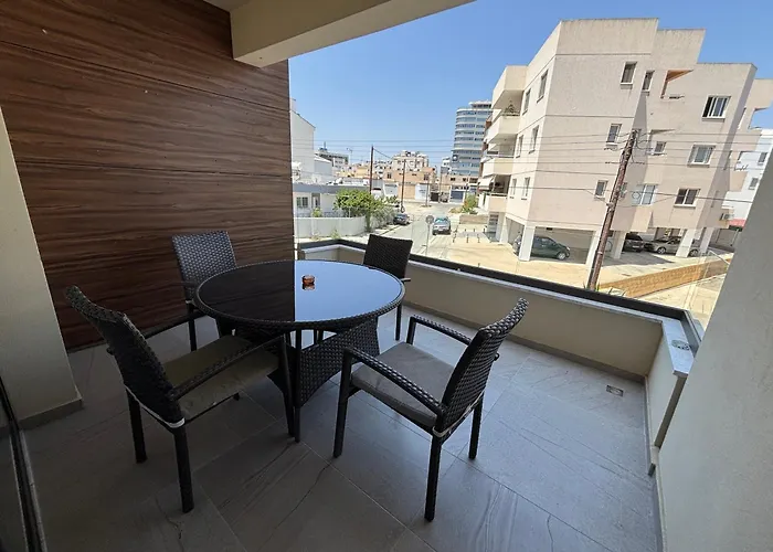 Mordern 2Bd Apt Perfect For Family Or Group Larnaca