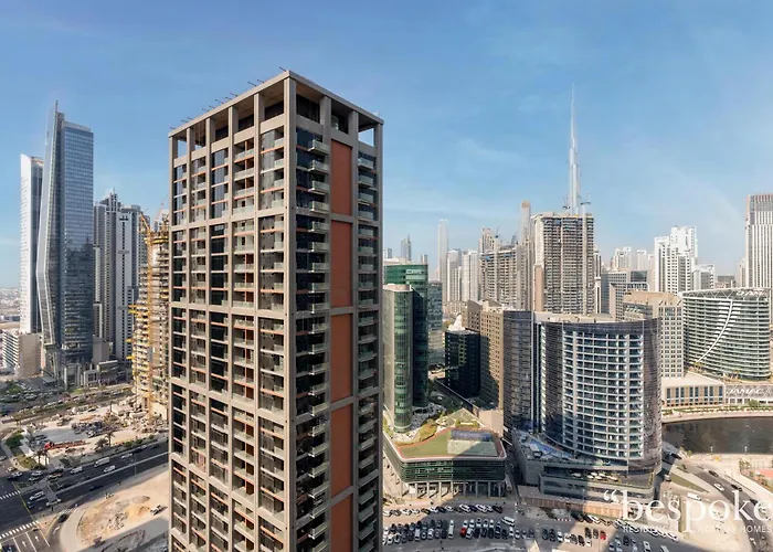 Bespoke Holiday Homes - Elegant 2Br Waterfront Stay With Canal View Dubai