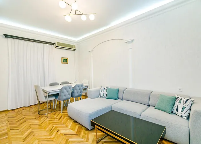 Apartment In The Targovu Baku