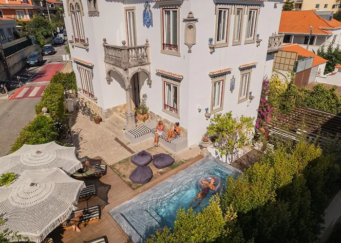 The Salty Surf & Yoga Hostel Estoril