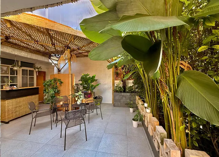Buton Backpacker Lodge Bandung