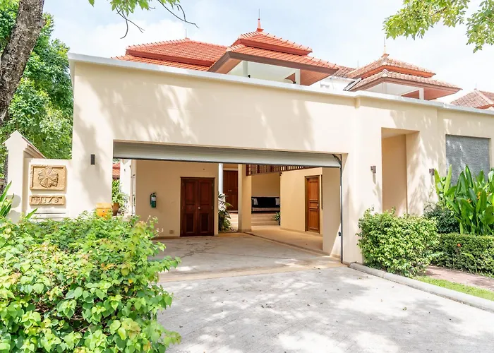 Grand 4-Bed Lagoon Villa - Private Pool & Garden - Laguna Phuket