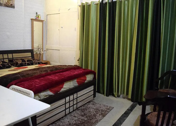 Men-Only Cozycorner Apartment Lucknow