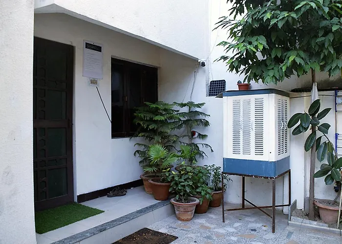 Men-Only Cozycorner Apartment Lucknow