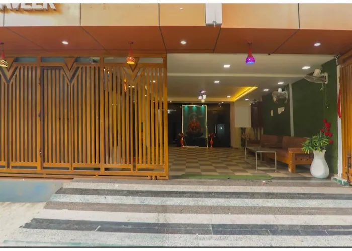 Hotel Mahaveera Galaxy Inn Near Kashi Vishwanath Temple - Restaurants # Free Wi-Fi And Parking Facilities - Fully Air Conditioning Room- Best Hotel In Varanasi