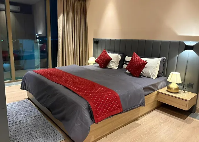 Hotel Paras Sqaue Suites - Luxurious Stay In Gurgaon